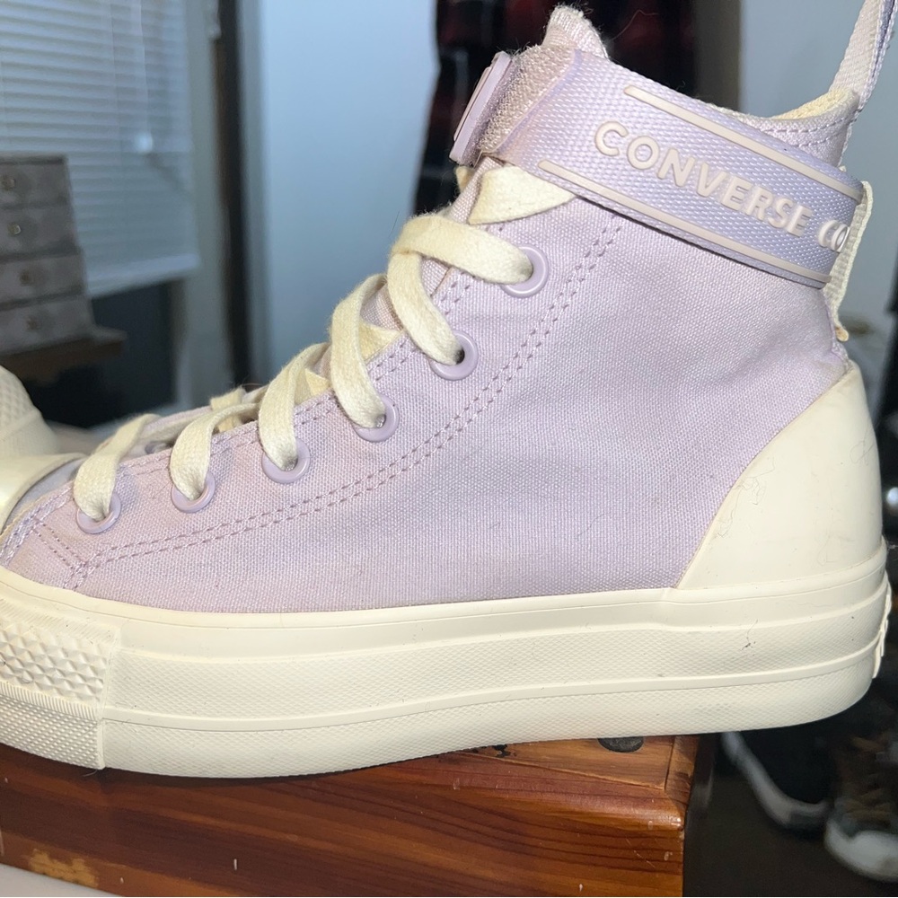 Converse High-Top Sneakers in Light Purple and Off-White like new - Picture 7 of 16